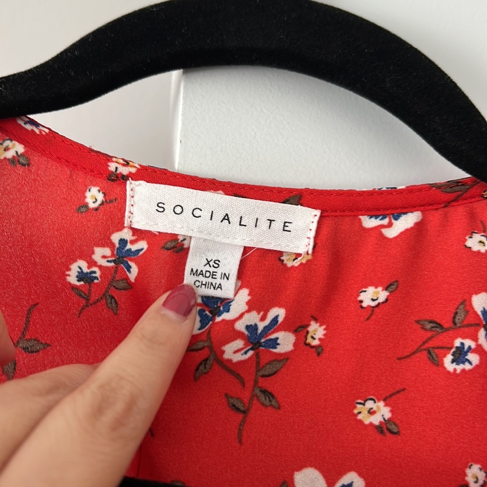Socialite Floral Top - Picture 2 of 5